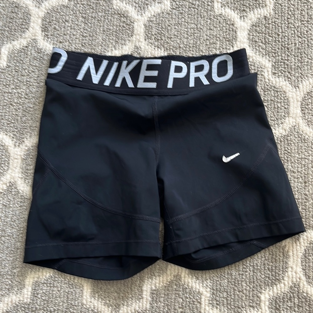 Nike pro spandex size small